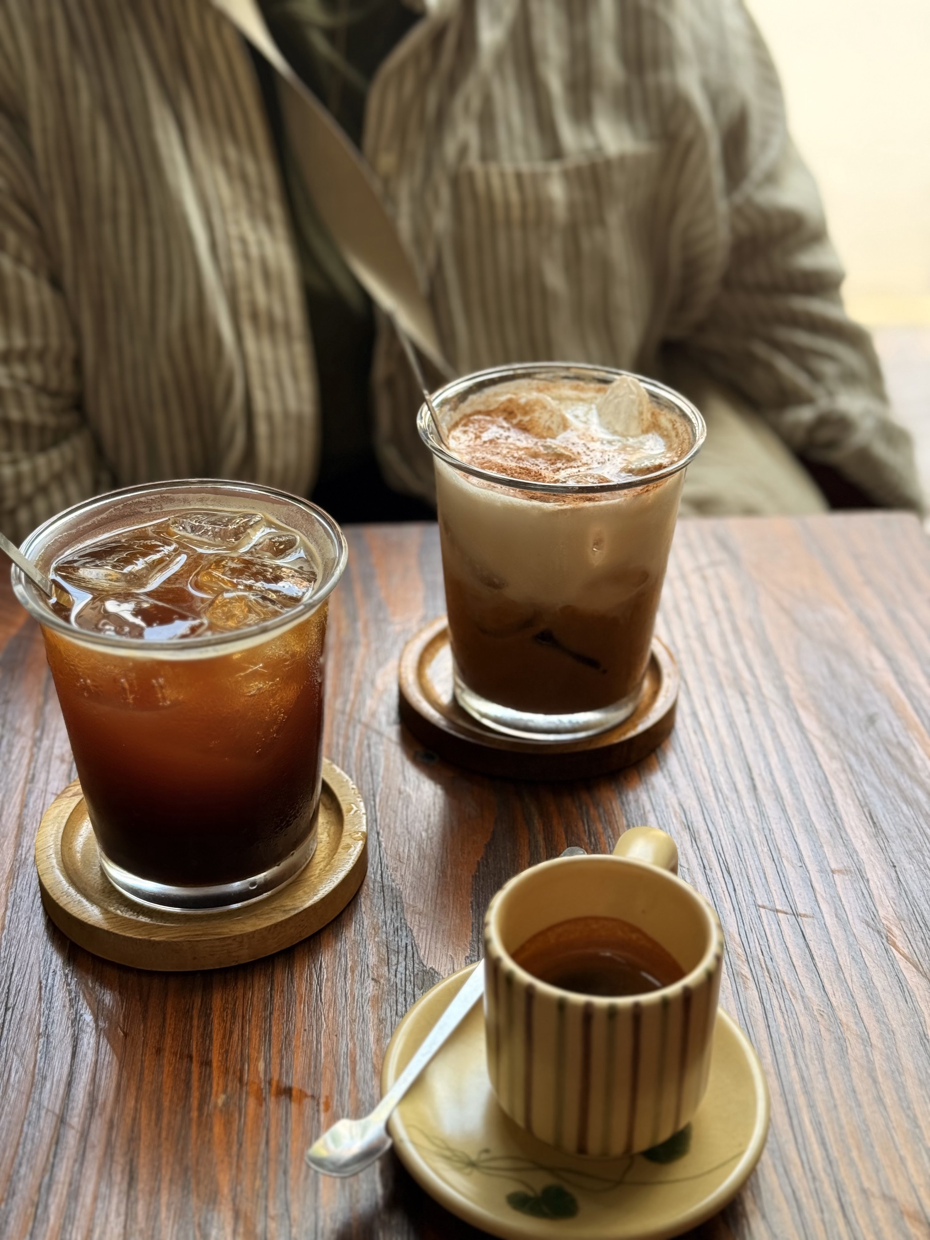 Đĩa brunch trứng tại Softly chụp từ trên xuống